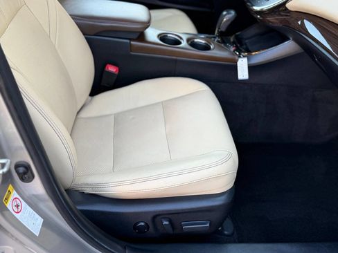 Used 2014 Toyota Avalon Limited image 67