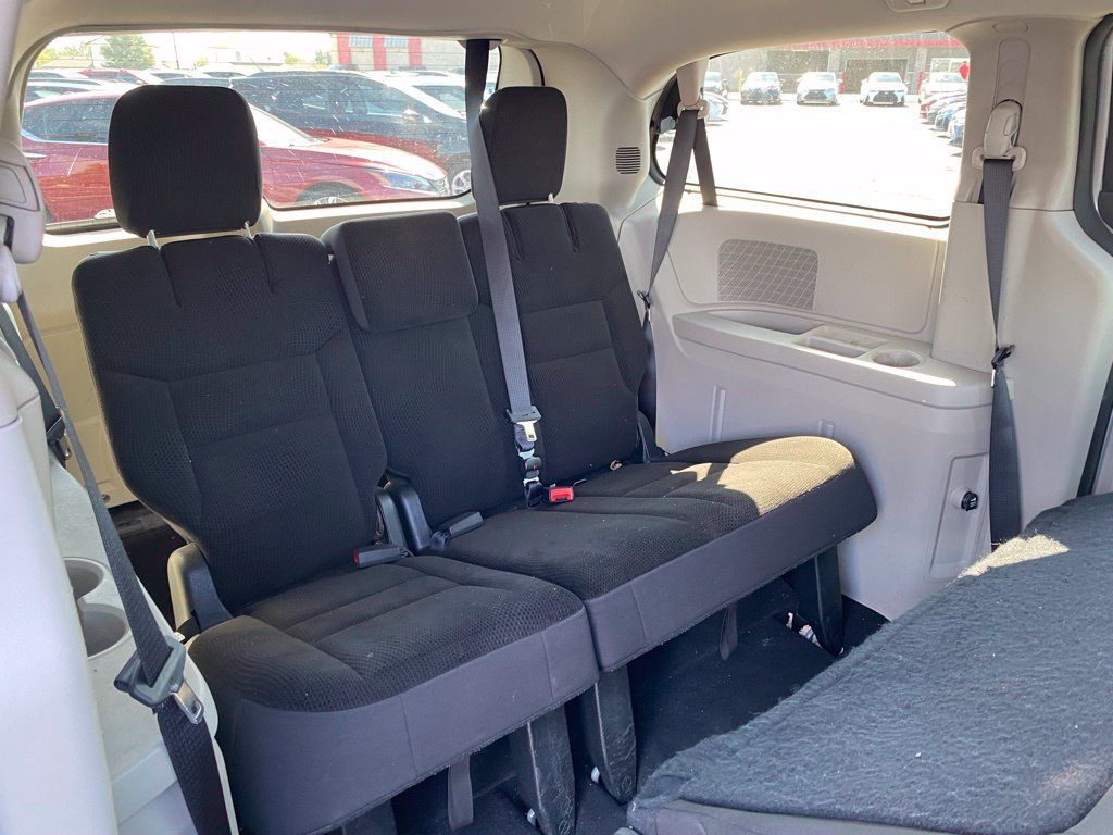 Used 2018 Dodge Grand Caravan SE w/ UConnect Hands-Free Group FWD image 9