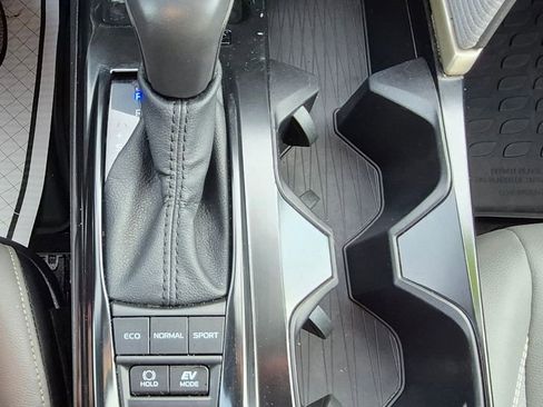 Used 2025 Toyota Camry SE w/ Convenience Package image 15