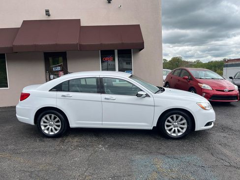 Used 2013 Chrysler 200 Limited FWD image 4