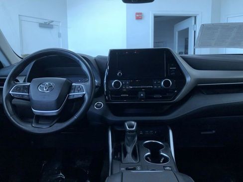 Certified 2024 Toyota Highlander LE image 19