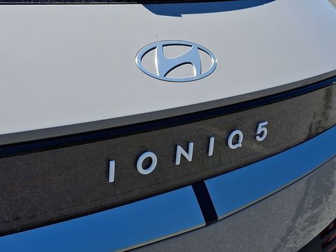 New 2026 Hyundai Ioniq 5 SEL AWD/4WD image 15