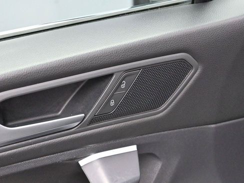 Used 2021 Volkswagen Tiguan SE FWD image 10