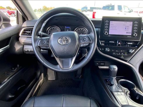 Used 2023 Toyota Camry SE image 5