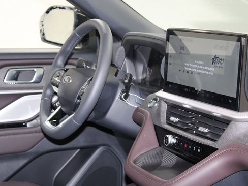 New 2026 Ford Explorer Platinum image 31