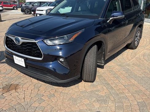 Used 2022 Toyota Highlander XLE image 1