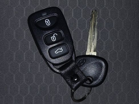 Used 2019 Hyundai Elantra SEL image 32