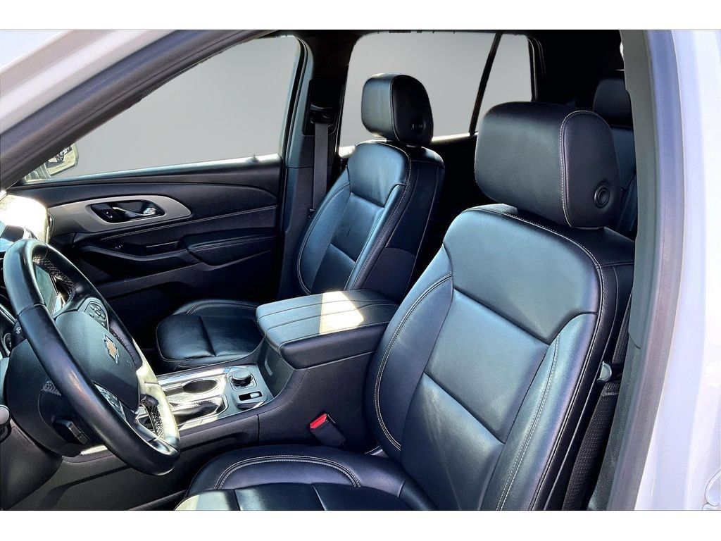 Used 2023 Chevrolet Traverse LT FWD image 18