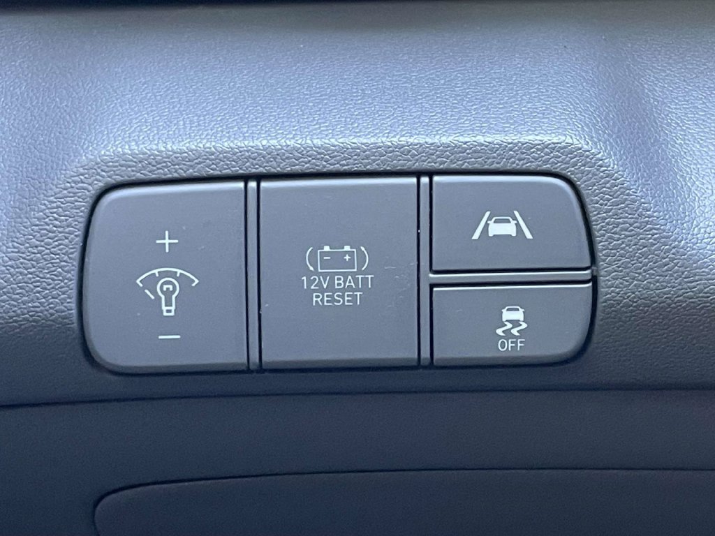 Used 2023 Hyundai Elantra Blue FWD image 18