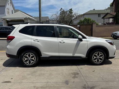 Used 2021 Subaru Forester Premium AWD/4WD image 4