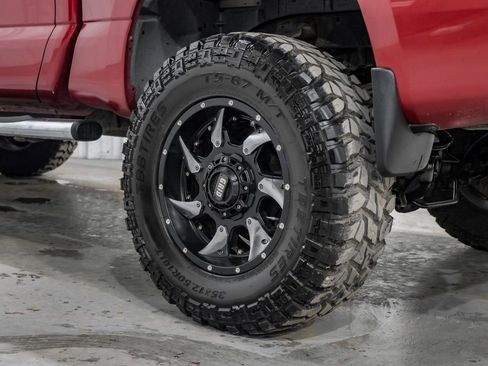 Used 2017 Nissan Titan SV image 62