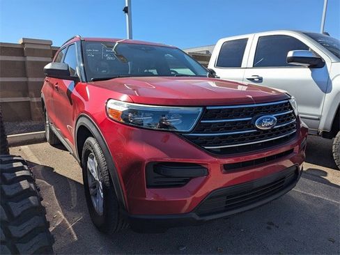 Used 2020 Ford Explorer XLT image 3