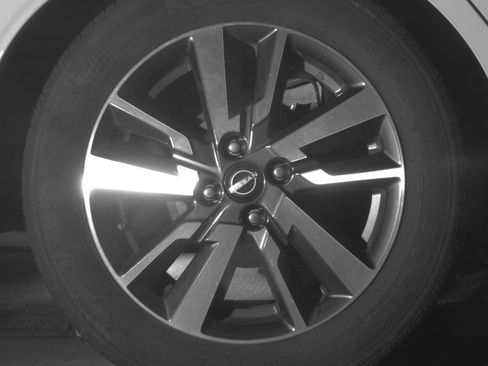 Used 2025 Nissan Versa SV FWD image 15