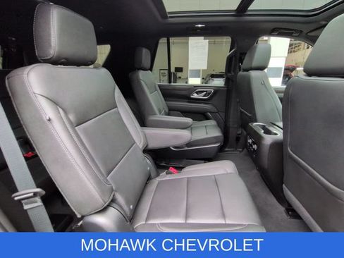 Used 2022 Chevrolet Tahoe Z71 w/ Luxury Package AWD/4WD image 29