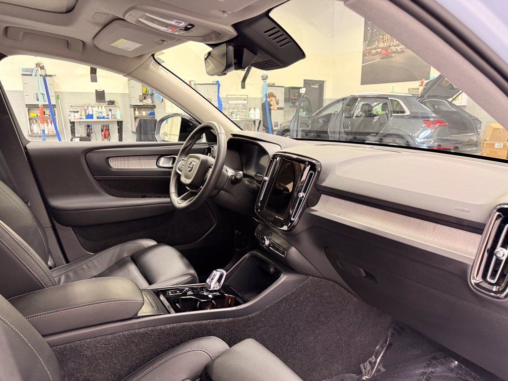 Used 2026 Volvo XC40 B5 Plus AWD/4WD image 28