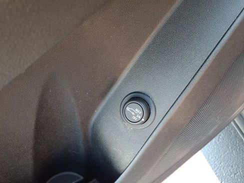 Used 2019 Chevrolet Equinox LT w/ Sun & Navigation Package FWD image 16