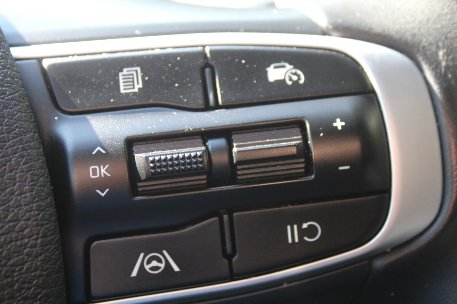 Certified 2024 Kia Sportage EX FWD image 30