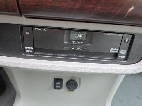 Used 2012 Toyota Sienna XLE w/ Premium Pkg FWD image 9