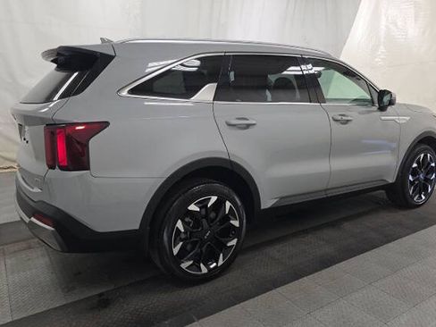 Used 2025 Kia Sorento EX AWD/4WD image 2