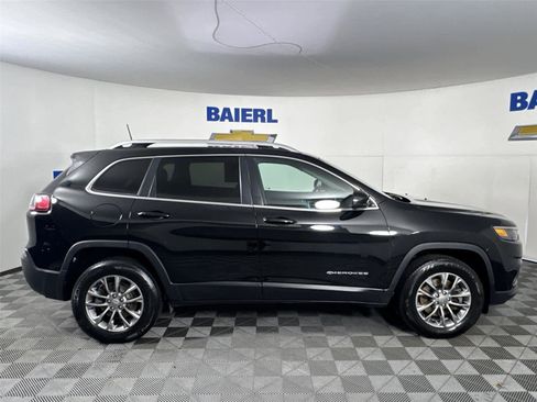 Used 2019 Jeep Cherokee Latitude Plus AWD/4WD image 6