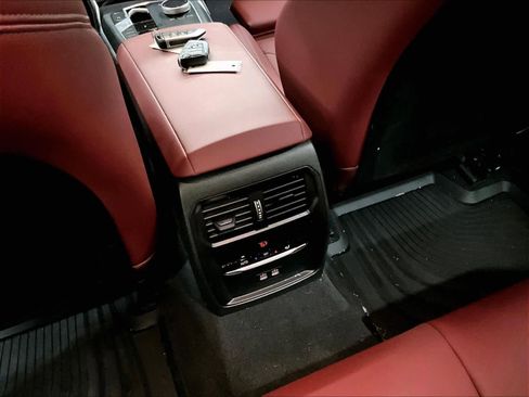 Used 2025 BMW 330i Sedan w/ Convenience Package image 38