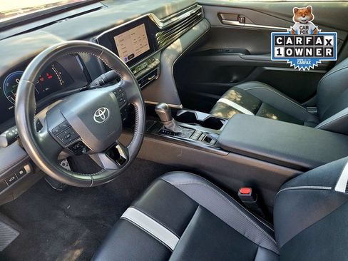 Used 2025 Toyota Camry SE FWD image 18