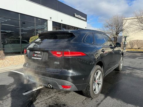 Used 2017 Jaguar F-PACE R-Sport image 7