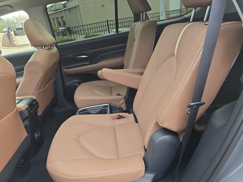 Certified 2025 Toyota Grand Highlander AWD image 16