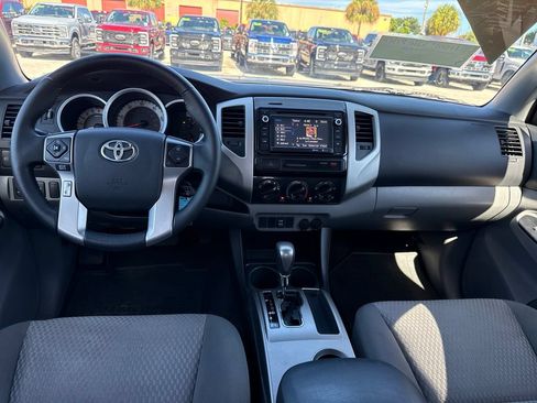 Used 2015 Toyota Tacoma PreRunner w/ SR5 Package RWD image 6