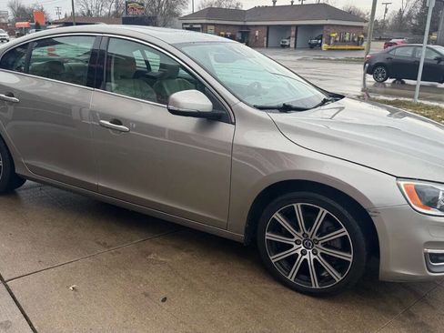 Used 2016 Volvo S60 T5 Inscription Platinum w/ Climate Package image 5