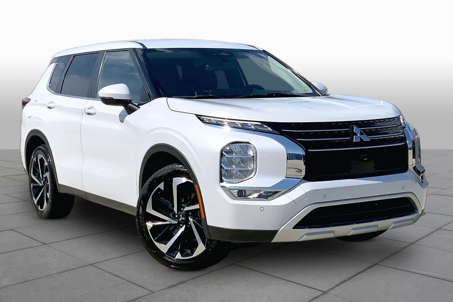 Used 2024 Mitsubishi Outlander SE FWD image 3