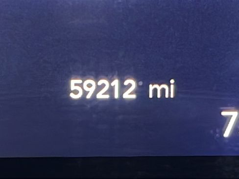 Used 2024 Chrysler Pacifica Touring-L FWD image 10