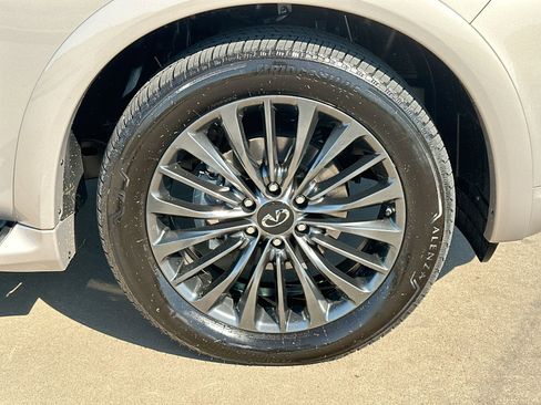 Used 2024 INFINITI QX80 Sensory image 10