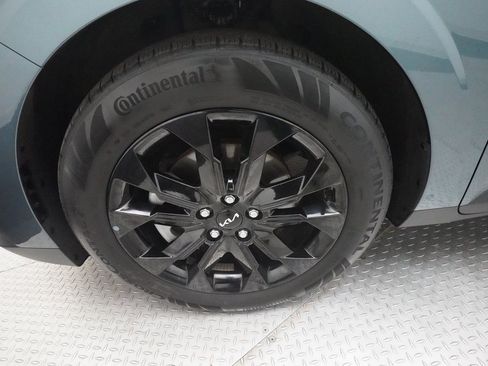 Certified 2024 Kia Carnival SX image 28