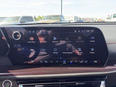 Used 2025 Chevrolet Traverse RS AWD/4WD image 13