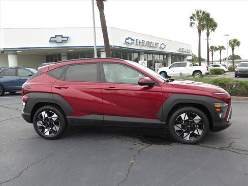 Used 2025 Hyundai Kona SEL FWD image 2