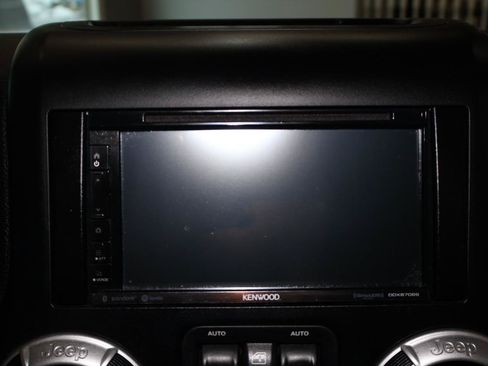 Used 2012 Jeep Wrangler Unlimited Sahara w/ Dual Top Group AWD/4WD image 19