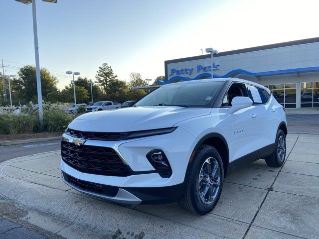 Used 2025 Chevrolet Blazer LT FWD image 4