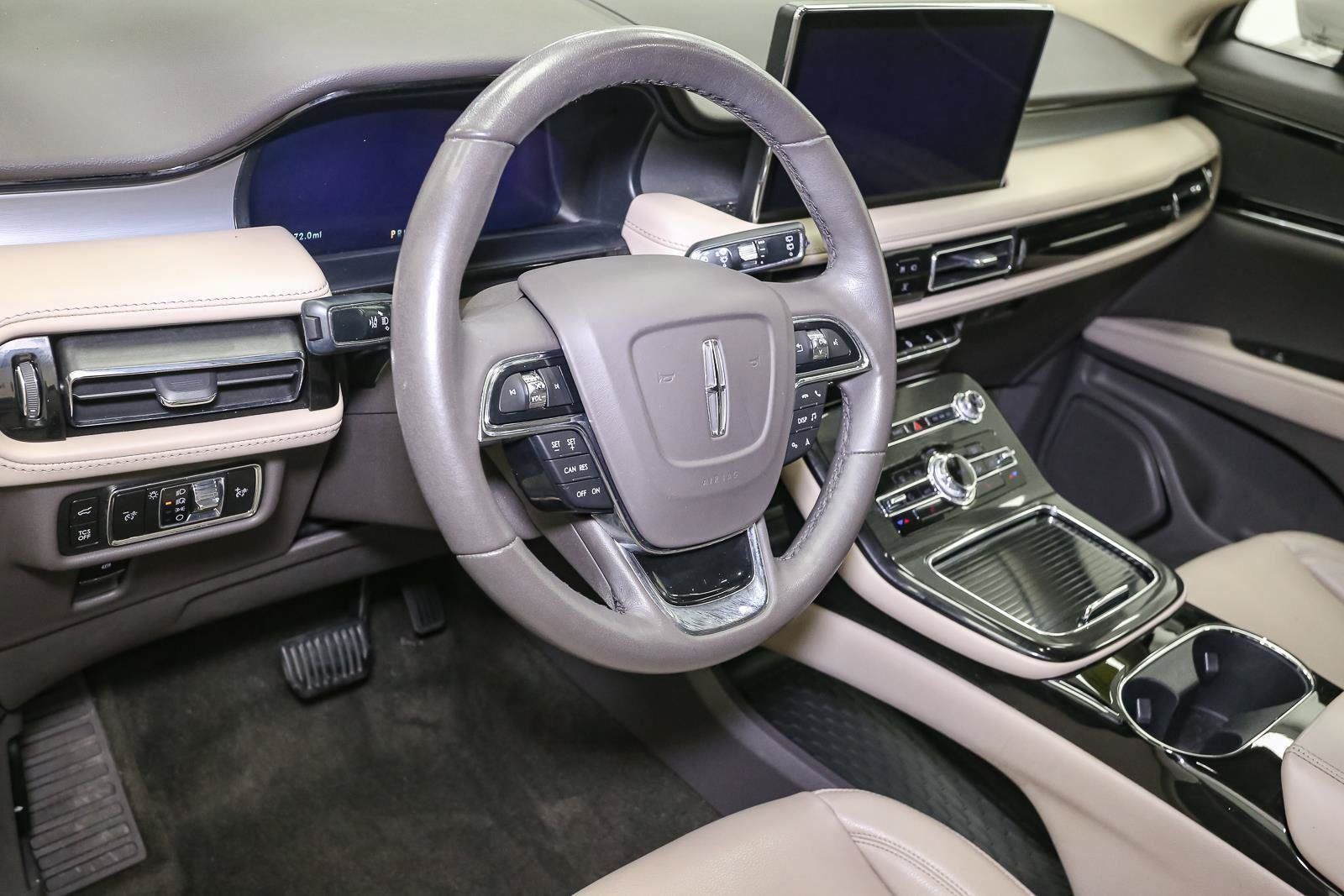 Used 2023 Lincoln Nautilus AWD w/ Premium Package image 23