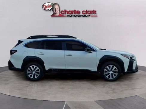 Used 2024 Subaru Outback Premium AWD/4WD image 6
