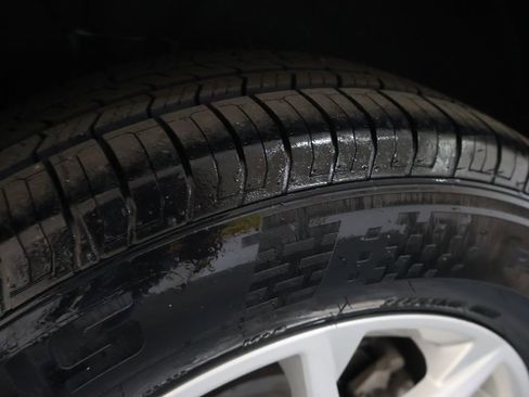 Used 2023 Chevrolet Equinox LT image 31