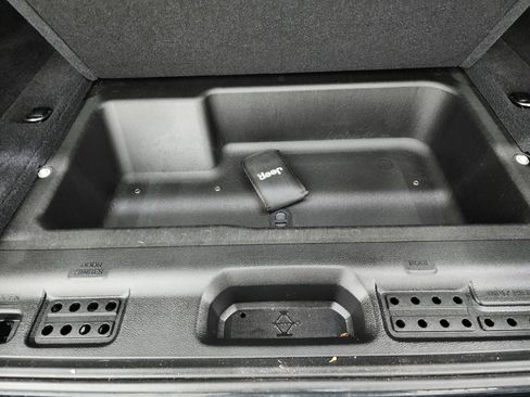 Used 2022 Jeep Wrangler Unlimited Sport image 25