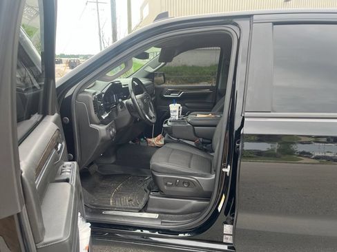 Used 2024 Chevrolet Silverado 1500 RST w/ Z71 Off-Road Package AWD/4WD image 6