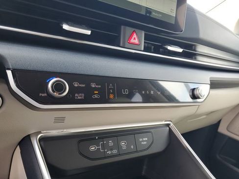 New 2026 Kia Carnival EX FWD image 18