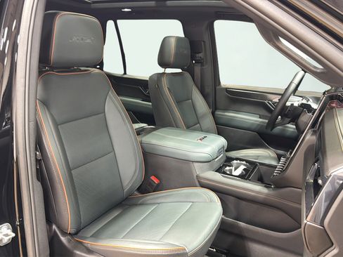 Used 2025 GMC Yukon AT4 AWD/4WD image 23