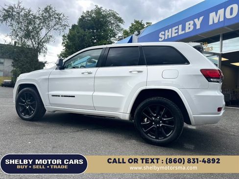 Used 2017 Jeep Grand Cherokee Altitude AWD/4WD image 7