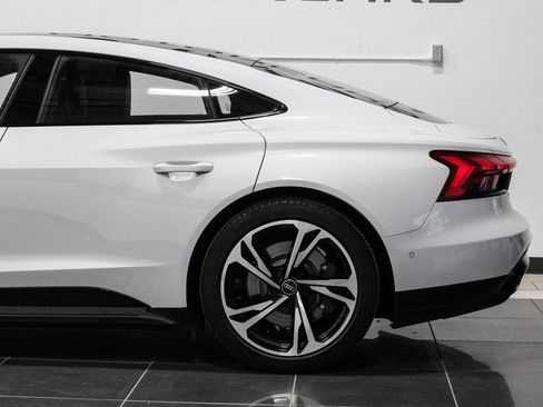 Used 2024 Audi e-tron GT Prestige image 19