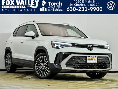 Used 2025 Volkswagen Taos SE w/ Panoramic Sunroof Package