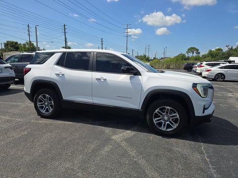 Used 2025 GMC Terrain Elevation FWD image 2