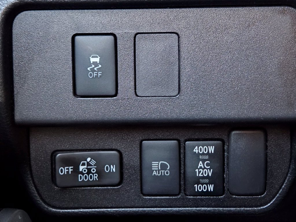 Used 2020 Toyota Tacoma TRD Off-Road AWD/4WD image 33